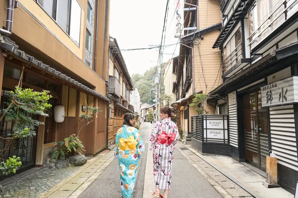 湯けむりと歴史情緒あふれる城崎温泉 ― しののめ荘で味わう特別な時間