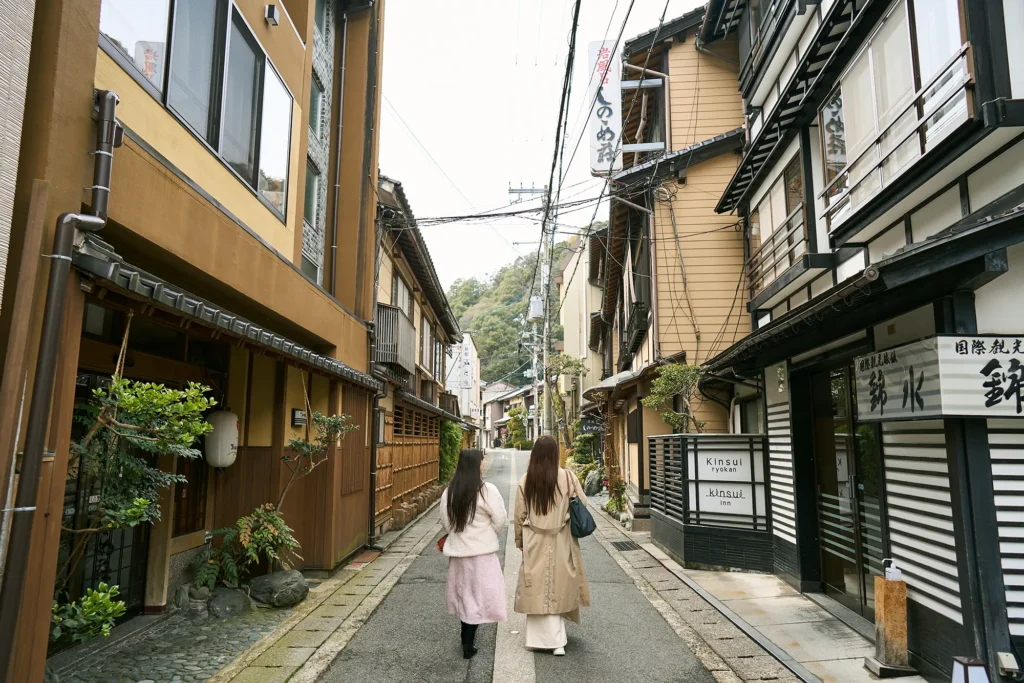 隠れた風景を求めて — 城崎温泉の街角と温泉街散歩